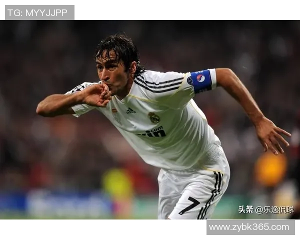 天下足球中的传奇球星是谁他如何影响了全球足坛的历史与发展