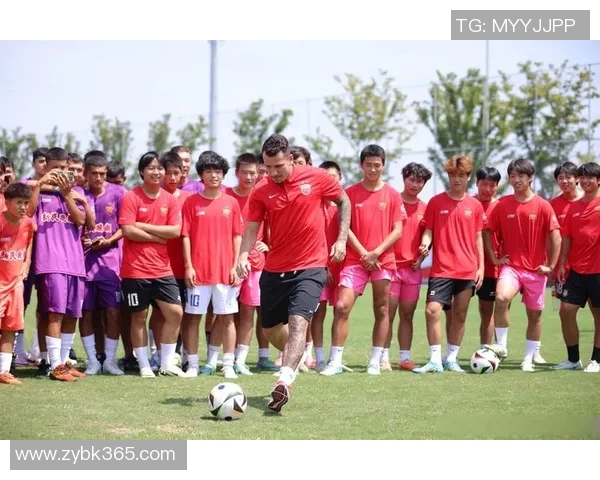 足球球星狂人传奇背后的激情故事与非凡执教智慧全面解读 足球球星狂人传奇背后的激情故事与非凡执教智慧全面解读